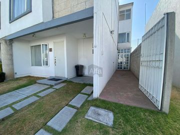 Casa en Renta en Valle de Encinos