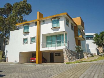 Casa en venta en Pedregal La Calera Puebla