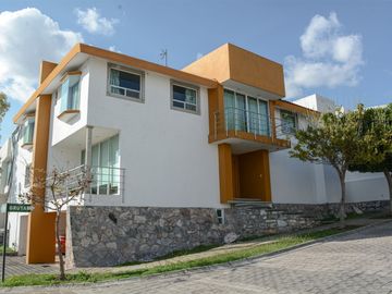Casa en venta en Pedregal La Calera Puebla