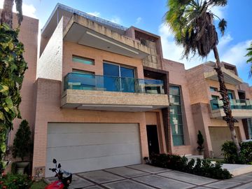 ESPECTACULAR CASA EN CONJUNTO SUPER EXCLUSIVO EN VILLA CAMPESTRE