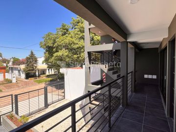 Venta departamento 2 ambientes con cochera en Morón (1º)