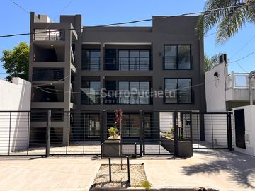 Venta departamento 2 ambientes con cochera en Morón (1º)