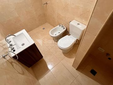 Venta departamento 2 ambientes con cochera en Morón (1º)