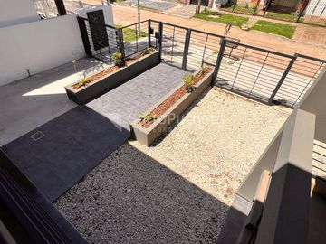 Venta departamento 2 ambientes con cochera en Morón (1º)