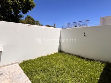 Venta departamento 2 ambientes con cochera en Morón (1º)
