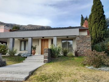 VENTA Casa 3 dormitorios. Los Quebrachos I