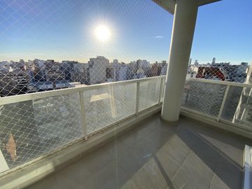 Departamento de 3 ambientes con cochera y amenities en Almagro