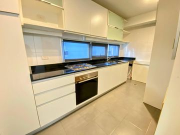 Departamento de 3 ambientes con cochera y amenities en Almagro