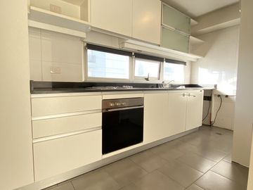 Departamento de 3 ambientes con cochera y amenities en Almagro