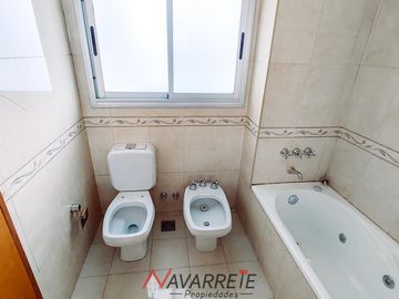 Amplio Departamento de 3 ambientes de Categoria en VENTA - APTO CREDITO HIPOTECARIO