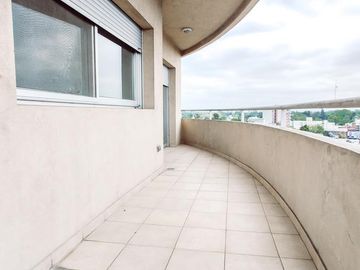Amplio Departamento de 3 ambientes de Categoria en VENTA - APTO CREDITO HIPOTECARIO