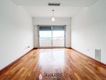 Amplio Departamento de 3 ambientes de Categoria en VENTA - APTO CREDITO HIPOTECARIO