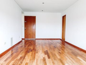 Amplio Departamento de 3 ambientes de Categoria en VENTA - APTO CREDITO HIPOTECARIO