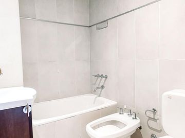 Amplio Departamento de 3 ambientes de Categoria en VENTA - APTO CREDITO HIPOTECARIO