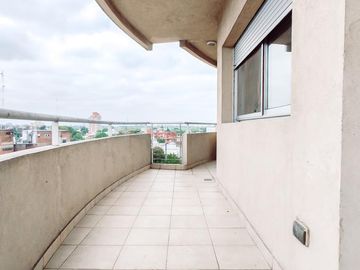 Amplio Departamento de 3 ambientes de Categoria en VENTA - APTO CREDITO HIPOTECARIO