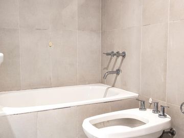 Amplio Departamento de 3 ambientes de Categoria en VENTA - APTO CREDITO HIPOTECARIO
