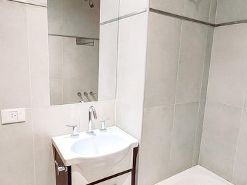 Amplio Departamento de 3 ambientes de Categoria en VENTA - APTO CREDITO HIPOTECARIO