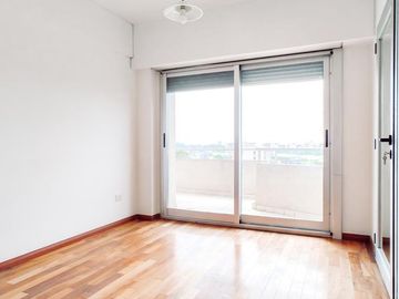 Amplio Departamento de 3 ambientes de Categoria en VENTA - APTO CREDITO HIPOTECARIO