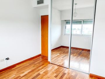 Amplio Departamento de 3 ambientes de Categoria en VENTA - APTO CREDITO HIPOTECARIO