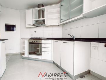 Amplio Departamento de 3 ambientes de Categoria en VENTA - APTO CREDITO HIPOTECARIO