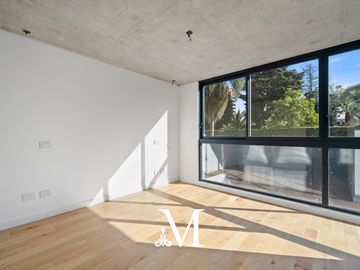 Departamento 4 ambientes en dos plantas con jardín y parrilla en Lomas de Nuñez valor contado