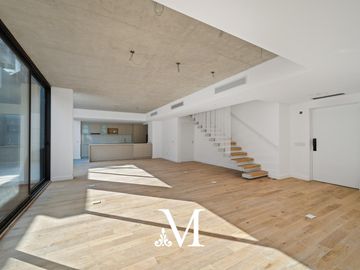 Departamento 4 ambientes en dos plantas con jardín y parrilla en Lomas de Nuñez valor contado
