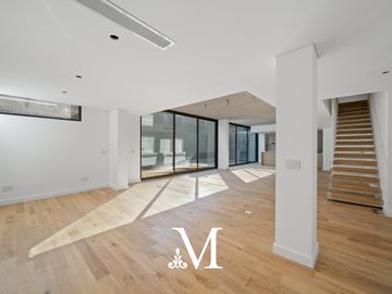 Departamento 4 ambientes en dos plantas con jardín y parrilla en Lomas de Nuñez valor contado