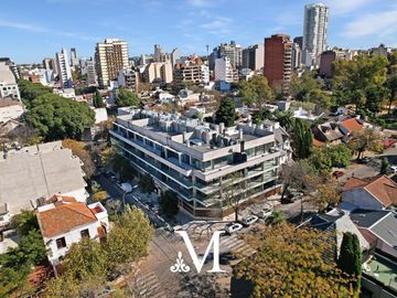 Departamento 4 ambientes en dos plantas con jardín y parrilla en Lomas de Nuñez valor contado