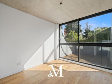 Departamento 4 ambientes en dos plantas con jardín y parrilla en Lomas de Nuñez valor contado