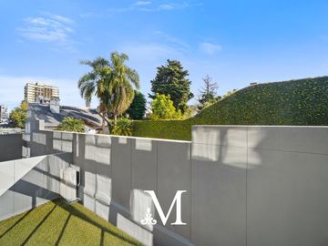 Departamento 4 ambientes en dos plantas con jardín y parrilla en Lomas de Nuñez valor contado