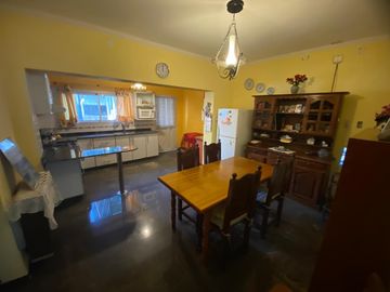 Casa 3 ambientes en  VENTA en el Cruce Varela