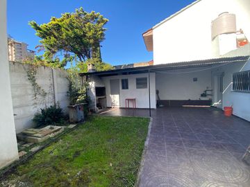 Casa 3 ambientes en  VENTA en el Cruce Varela