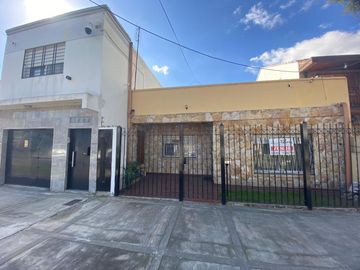 Casa 3 ambientes en  VENTA en el Cruce Varela