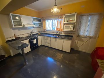 Casa 3 ambientes en  VENTA en el Cruce Varela