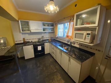 Casa 3 ambientes en  VENTA en el Cruce Varela