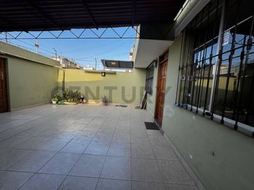 OCASION VENTA DE CASA DE 3 PISOS  PARA REMODELAR