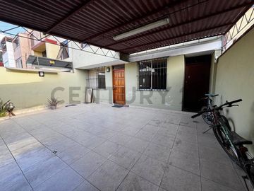 OCASION VENTA DE CASA DE 3 PISOS  PARA REMODELAR