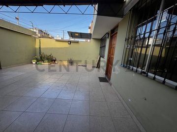 OCASION VENTA DE CASA DE 3 PISOS  PARA REMODELAR