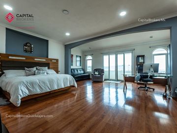 Casa de Lujo en Venta Bugambilias con Alberca Zona Sur