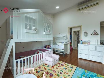 Casa de Lujo en Venta Bugambilias con Alberca Zona Sur