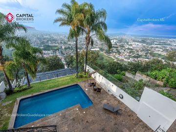 Casa de Lujo en Venta Bugambilias con Alberca Zona Sur