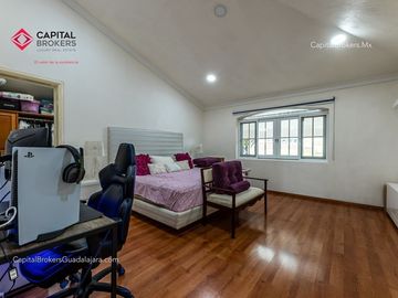 Casa de Lujo en Venta Bugambilias con Alberca Zona Sur