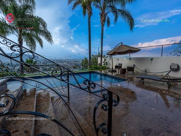 Casa de Lujo en Venta Bugambilias con Alberca Zona Sur