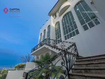 Casa de Lujo en Venta Bugambilias con Alberca Zona Sur