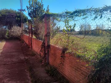 LOTE DE 2 HECTAREAS CON 2 GALPONES Y 3 CASAS EN LA GLORIA DE LA PELEGRINA