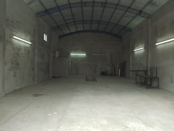 LOTE DE 2 HECTAREAS CON 2 GALPONES Y 3 CASAS EN LA GLORIA DE LA PELEGRINA