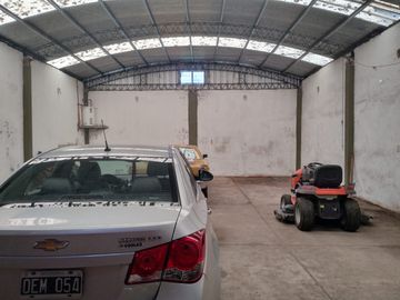LOTE DE 2 HECTAREAS CON 2 GALPONES Y 3 CASAS EN LA GLORIA DE LA PELEGRINA