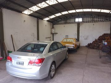 LOTE DE 2 HECTAREAS CON 2 GALPONES Y 3 CASAS EN LA GLORIA DE LA PELEGRINA