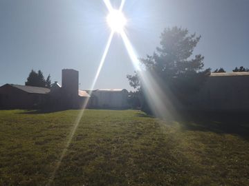 LOTE DE 2 HECTAREAS CON 2 GALPONES Y 3 CASAS EN LA GLORIA DE LA PELEGRINA