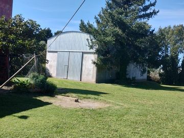 LOTE DE 2 HECTAREAS CON 2 GALPONES Y 3 CASAS EN LA GLORIA DE LA PELEGRINA